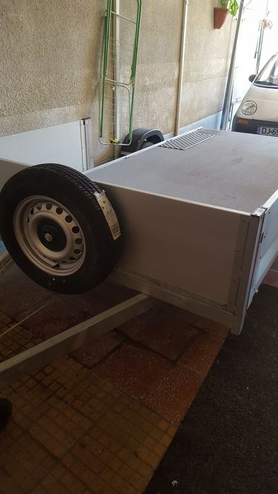 Vând remorcă masa 750kg