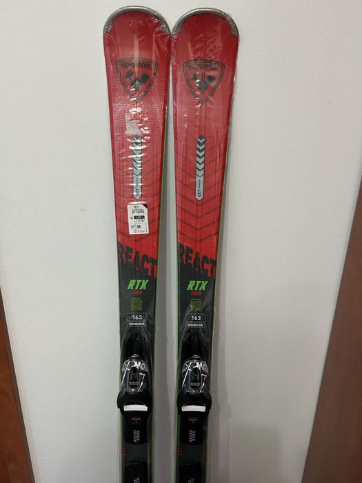 Schiuri adulti marime 163 cm noi/nefolosite