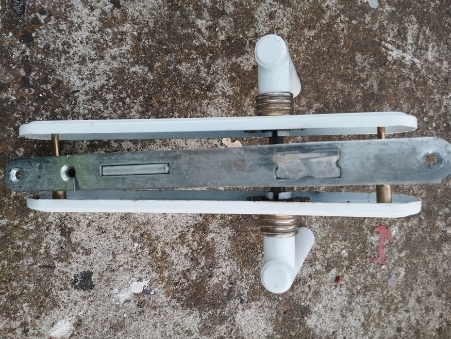 Дръжки с брави за врати