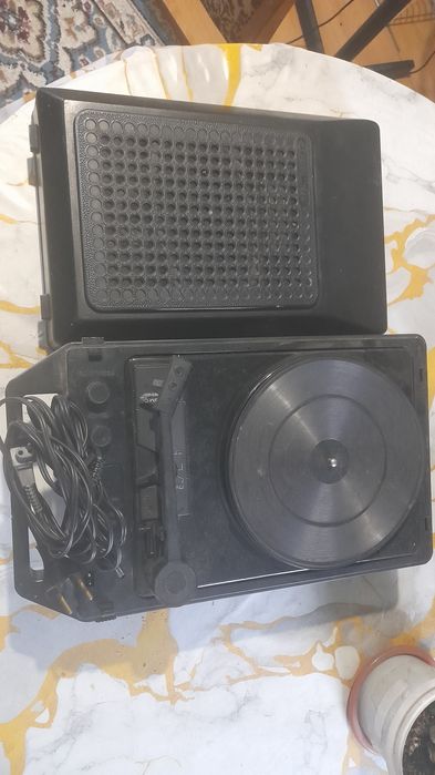 Проигрыватель виниловых пластинок