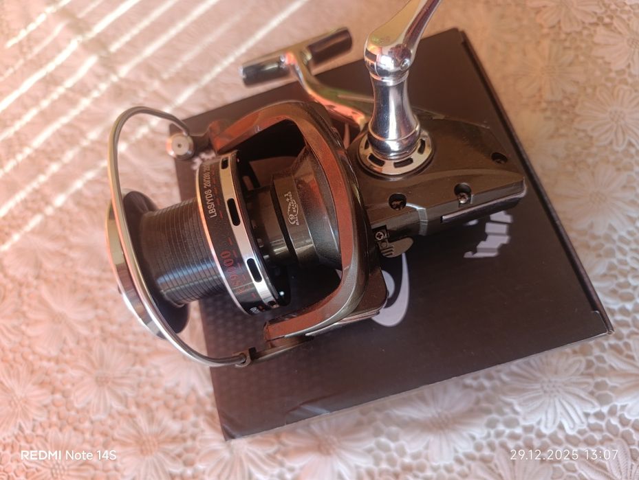 Продавам чисто нова макара FL RS9000