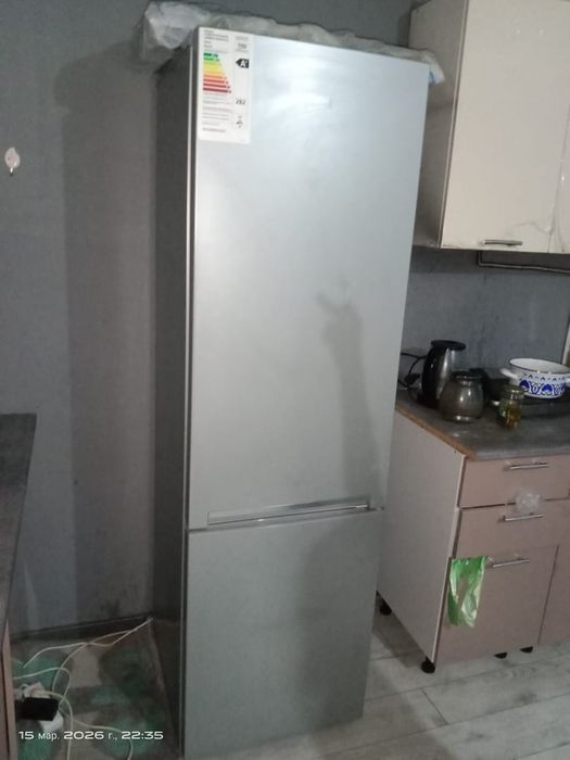 Продается двухкамерный холодильник