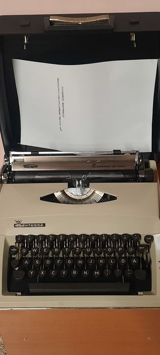 Mașină de scris Triumph Contessa de luxe impecabilă