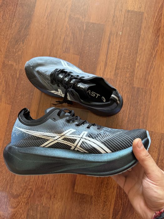 Asics megablast.  Size 45