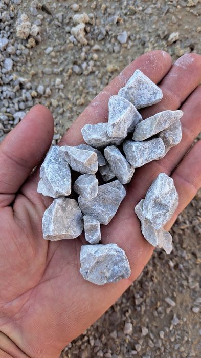 Piatra pentru taluz,bolovani,piatra ornamentala,nisip pentru gazon,