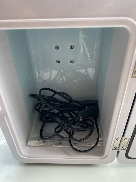 Мини хладилник за автомобил.