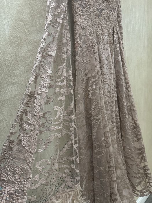 Вечернее платье со шлейфом