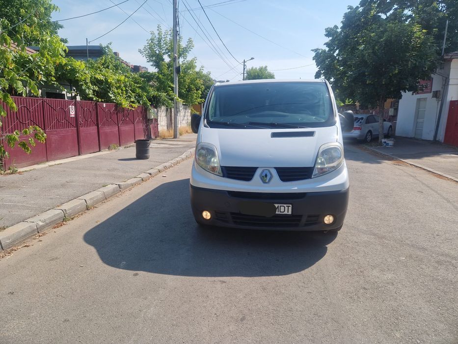 RENAULT Trafic 2012 — imagine 2