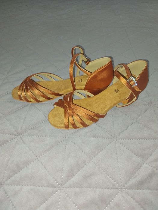 Детски обувки за спортни танци