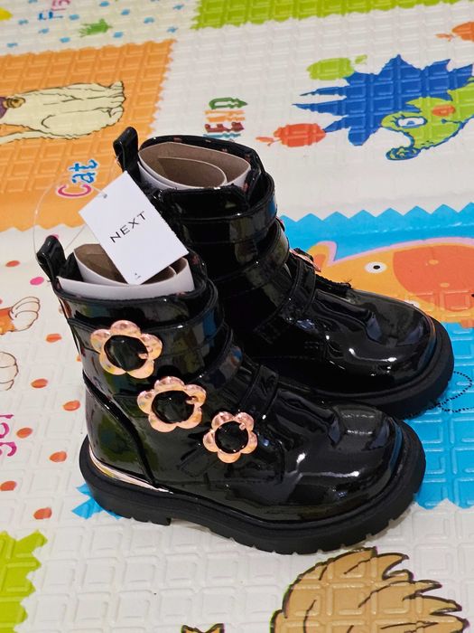 Ghete fete negru lăcuit -noi,neprobate