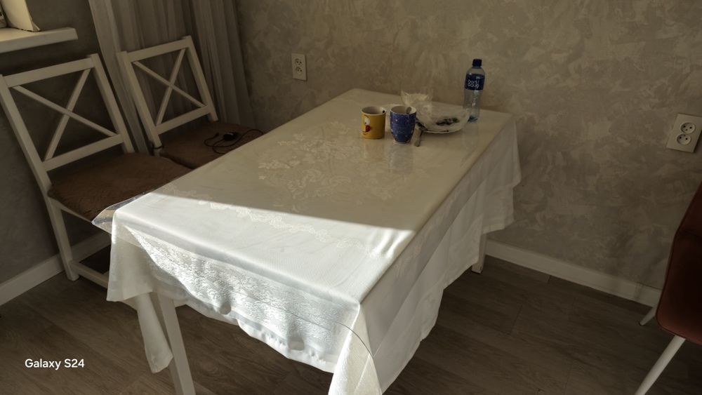 Кухонный стол и стулья