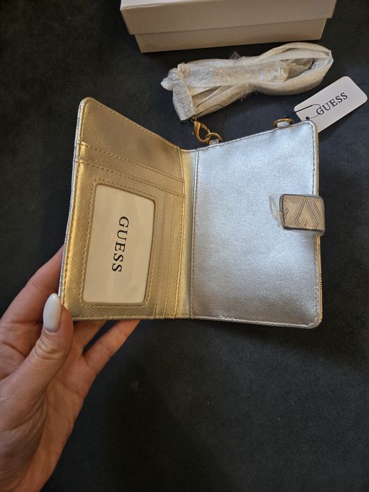 Дамско портмоне Guess