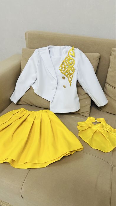 Продам костюм для девочек