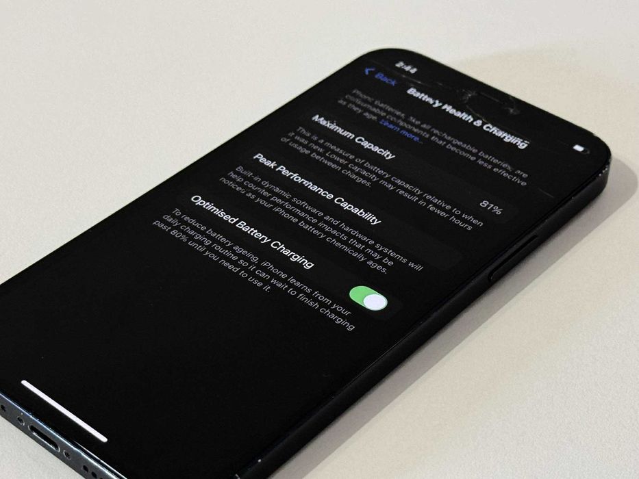Бартер! iPhone 12 Black (Черен) 81% Напълно функционален.