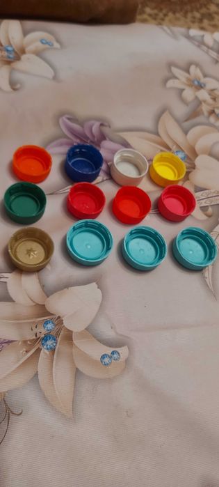 Продаются пробки пластиковые винтовые