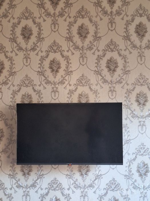 Televizor ekrani koʻrib turganilade bizilib qoldi.  Kottaginedii.