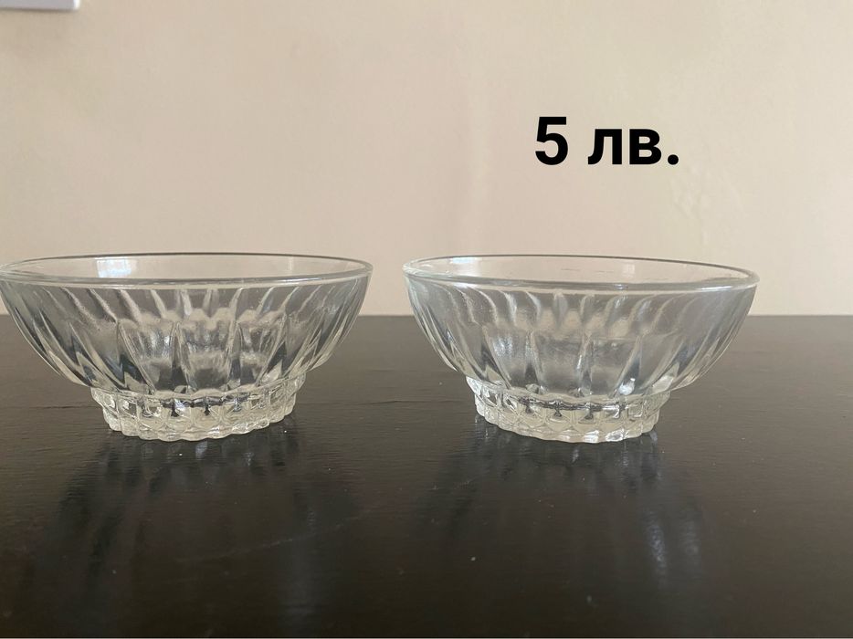 Стъклени купички и чаши