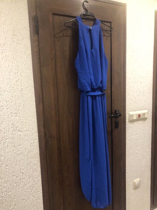 Дълга рокля в синьо