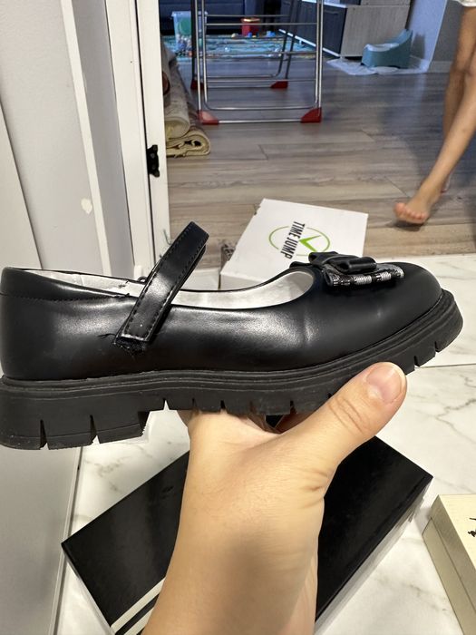 Продам туфли для девочки