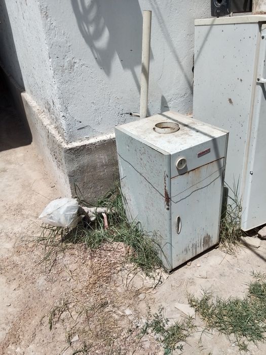 Напольный пеш сатылады жаксы жылытып тур. Батарейка трубасы,бочогымен