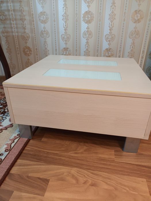 Маса холна дърво и стъкло