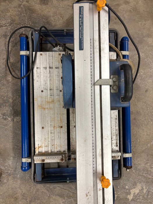 Машина за рязане на камък и плочки