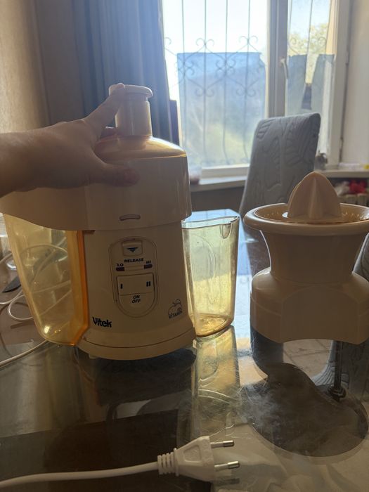 Соковыжималка продам