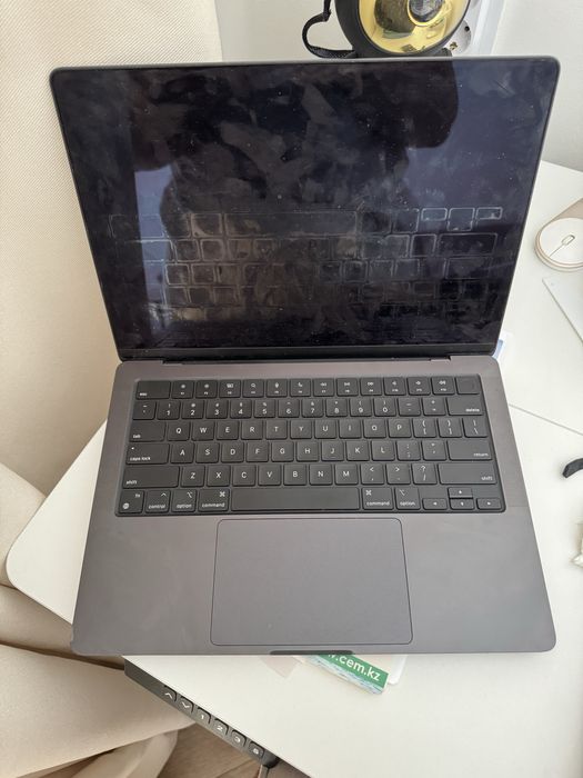 Продам Macbook Pro 14
