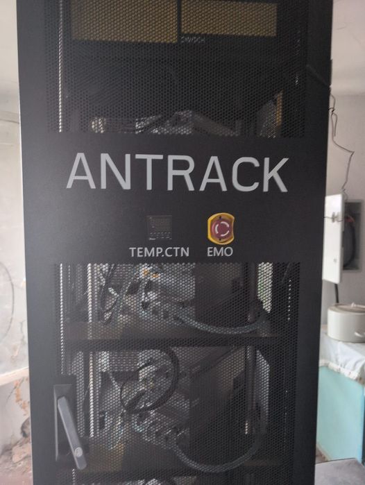BITMAIN Antminer S21, Hyd. Bitcoin Miner + Antrack V1 Server Rack