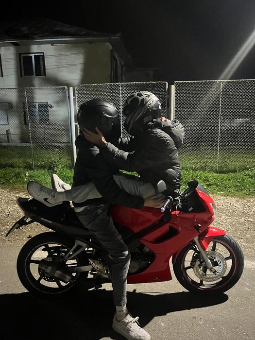 Motocicleta Honda CBR125R Urgent‼️