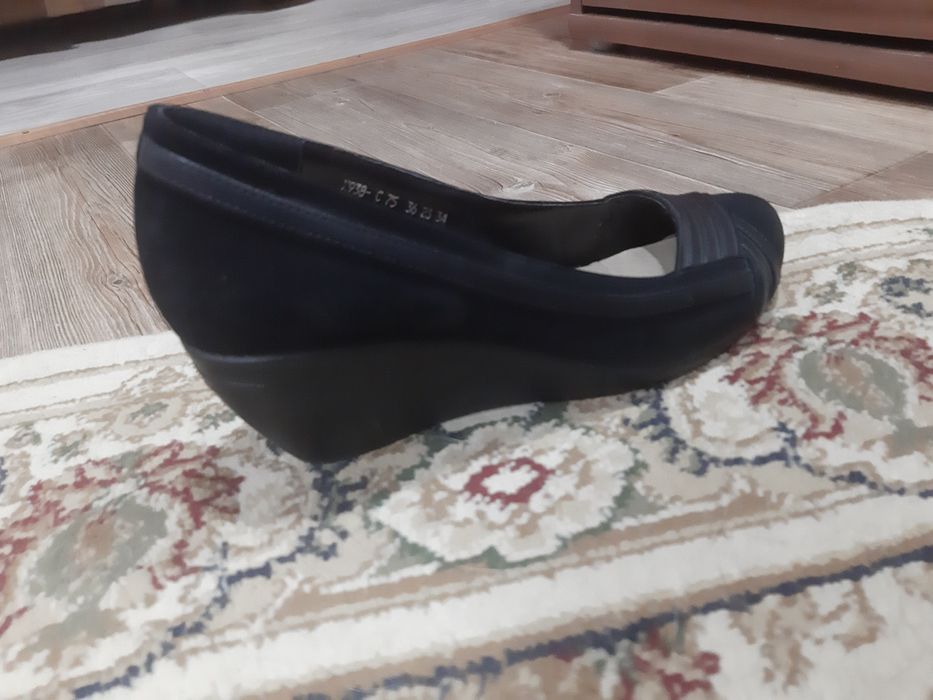 Продам туфли замшевые