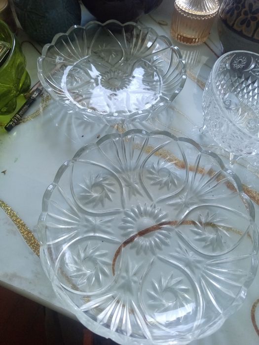 Продам посуду и вазу ( стекло )