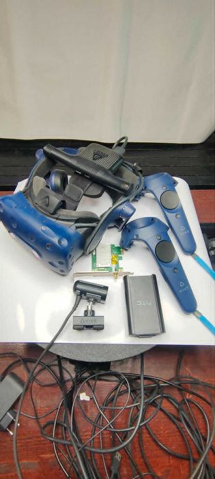 HTC Vive Pro Eye wireless kit incomplet - lipsesc statiile de baza SteamVR 2.0