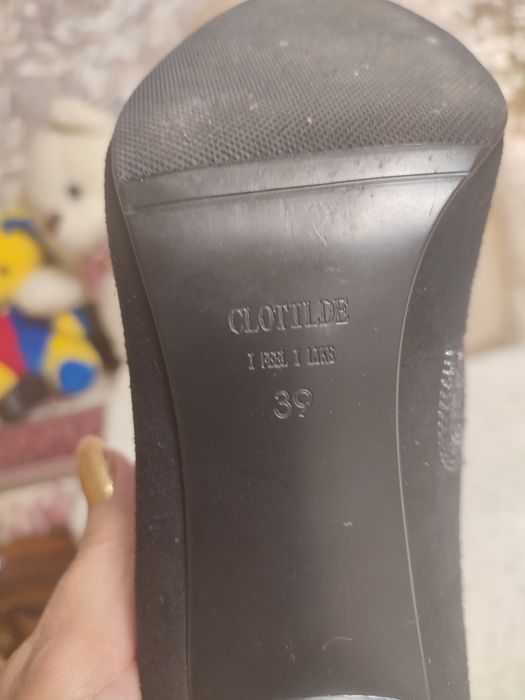 Продам замшевые туфли