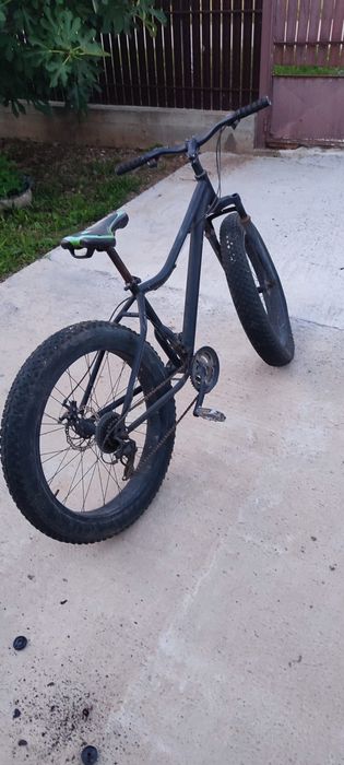 Bicicleta cu roti groase