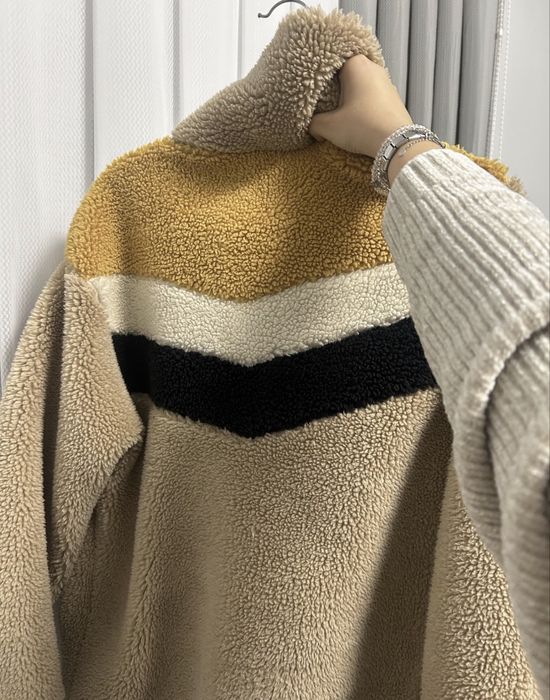Чисто ново пухено меко яке bershka. Не е носено, много топли и удобно