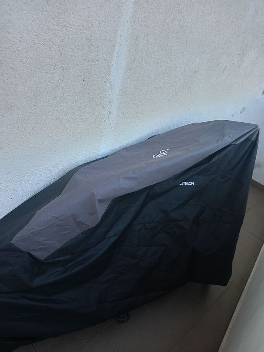 Vand husa de protecție pentru bicicleta,produs de calitate superioara.