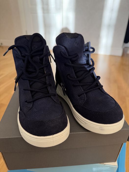 Продам детскую обувь