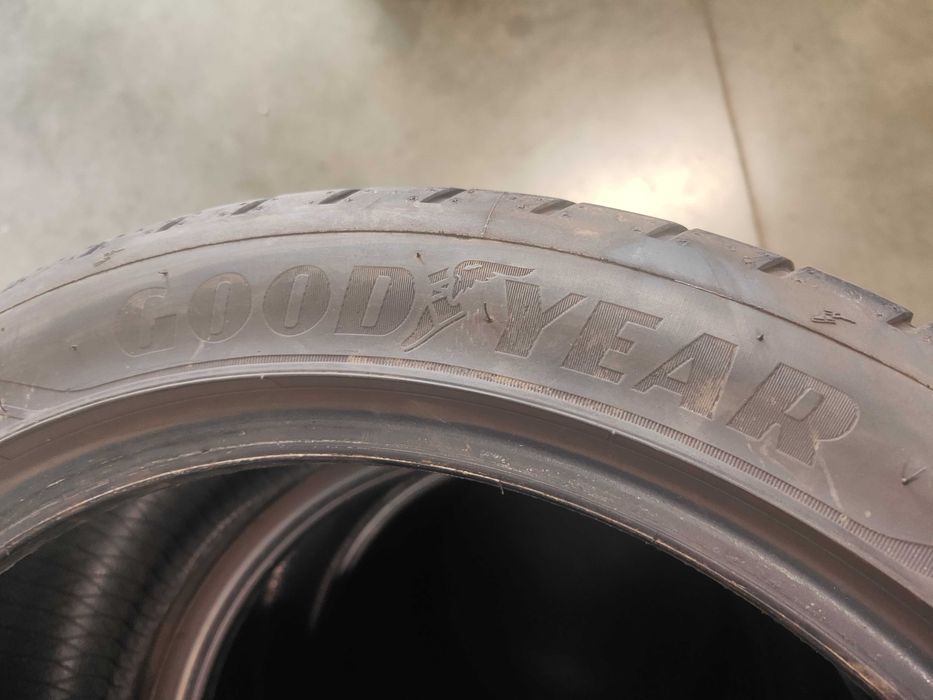 2бр. летни гуми 245/40/18 Goodyear