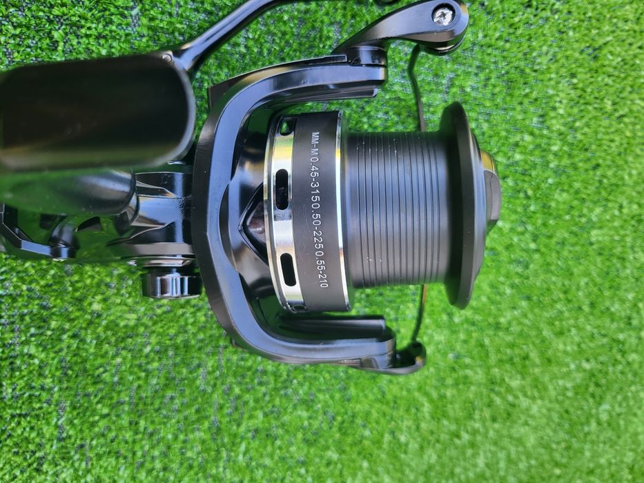 Шаранска макара  FL Black  Force 8000