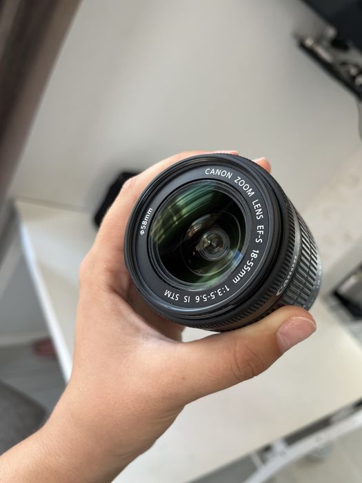 Апарат Canon EOS 700d