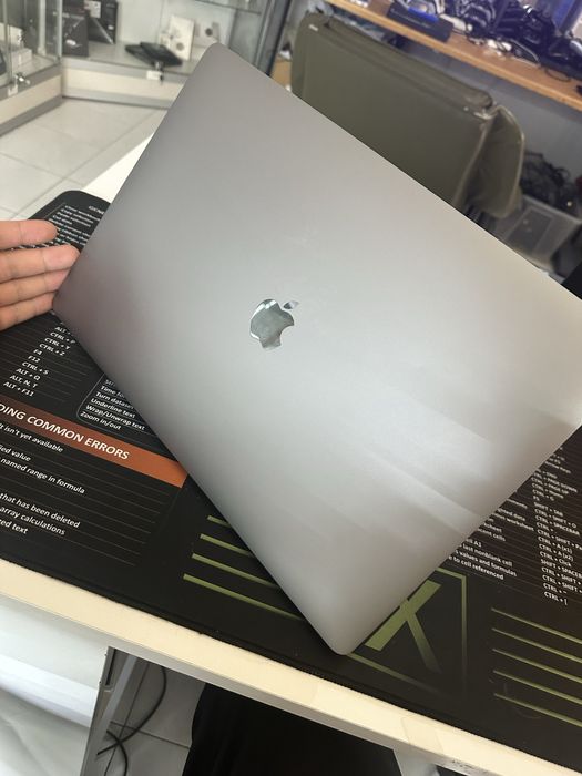Macbook pro 16 inch 2019 i9 16 gb 1 tb ssd radeon pro 5500m