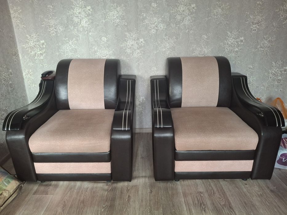 Продам  два кресла