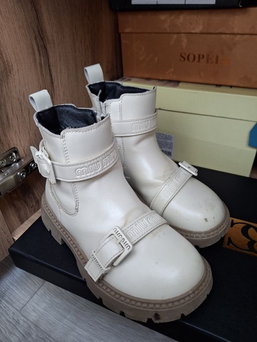 Продам обувь весенний девочке