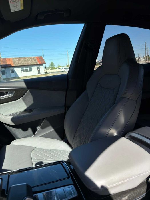 Audi Q8 S-Line - 33.500km. 55.000€ + TVA Deductibil