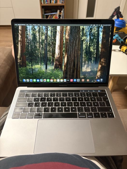 Apple Macbook pro 13.3 inch 8/256 gb intel i5
