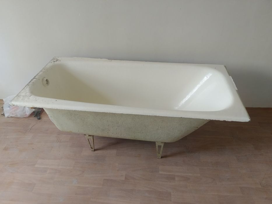 Продам ванну чугунную