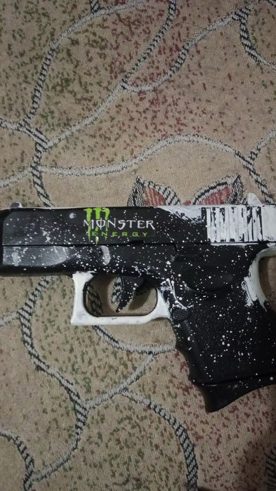 Продаю пистолет (игрушечный) с монстром