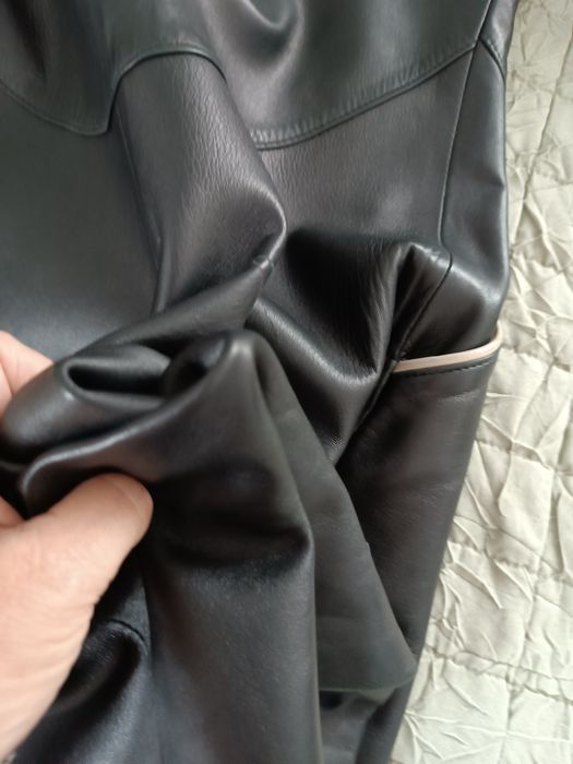 Vând haina de piele lunga, mărimea 40