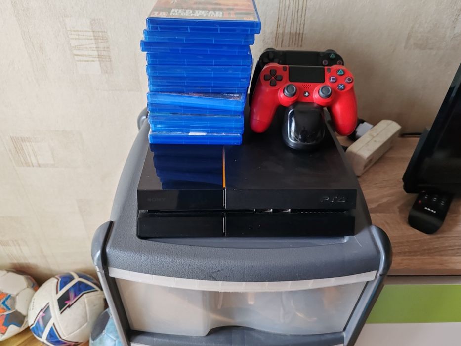 PlayStation 4 с 12 игри